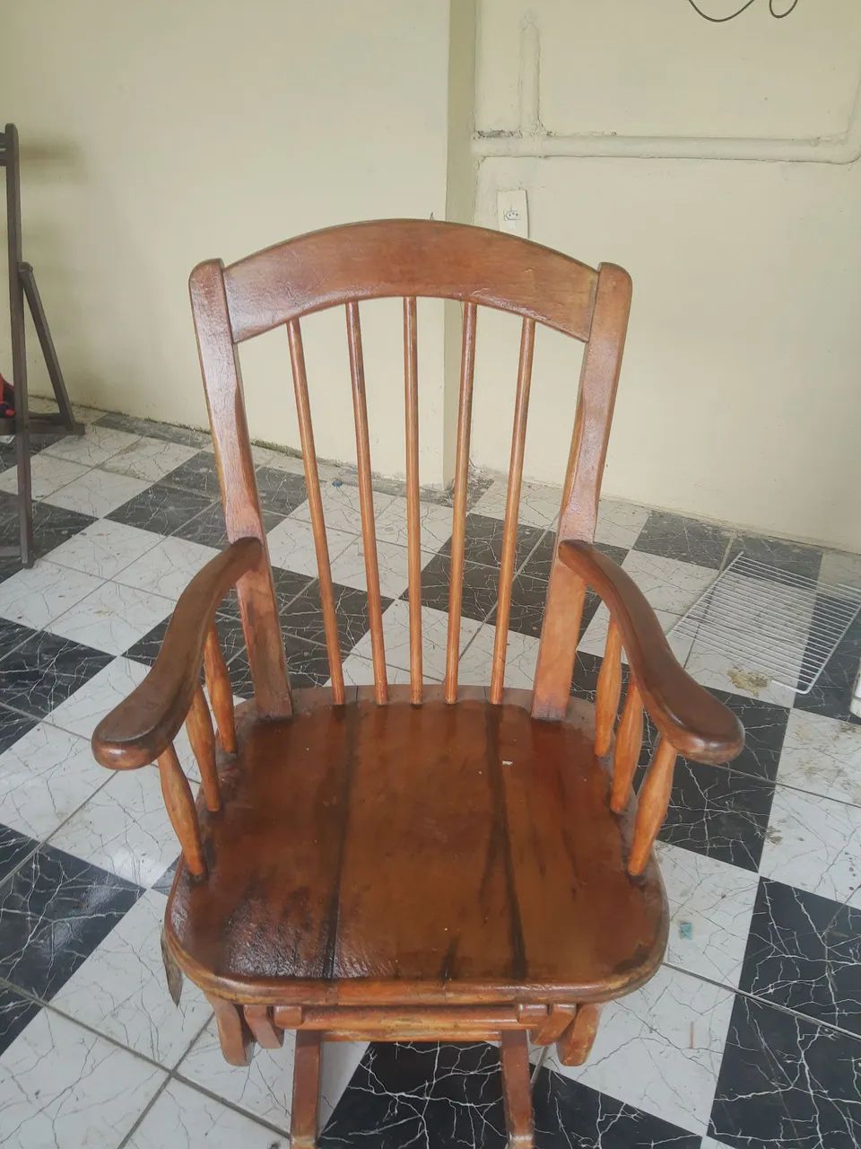Vendo Cadeira de madeira maciça de Balanço  - Foto 5