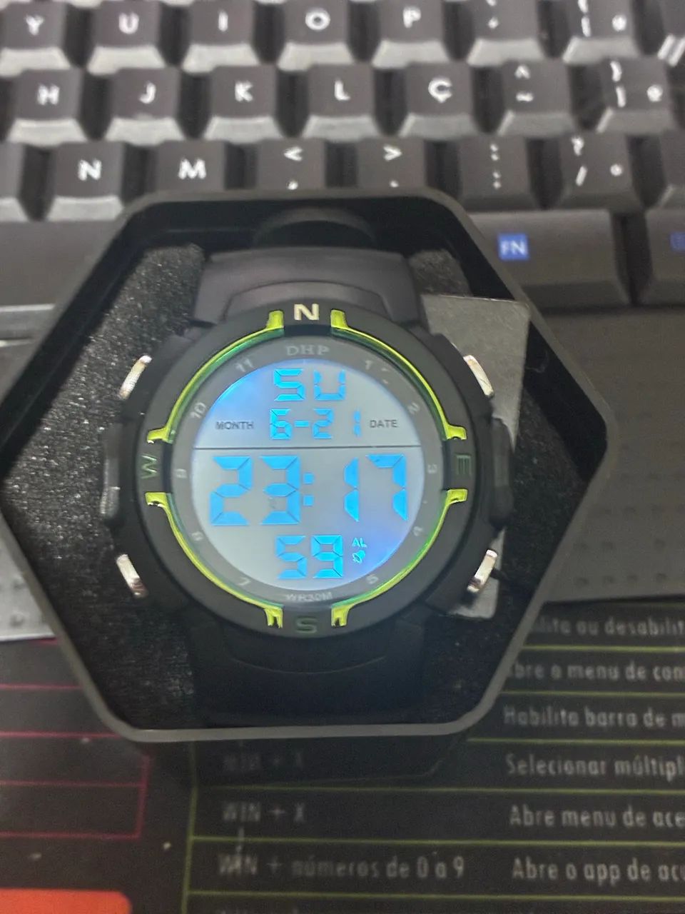 Relógio digital esportivo DHP com LED e estilo aventureiro - Foto 3