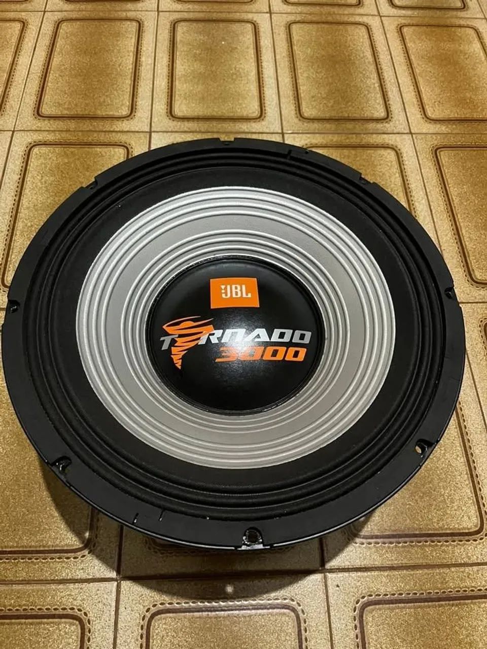 JBL TORNADO 3000 DE 15"