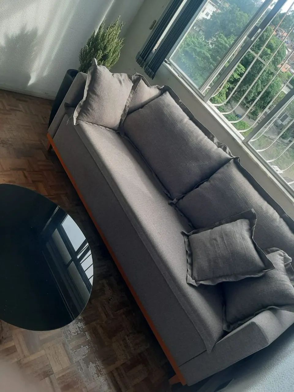 Sofá de linho marrom