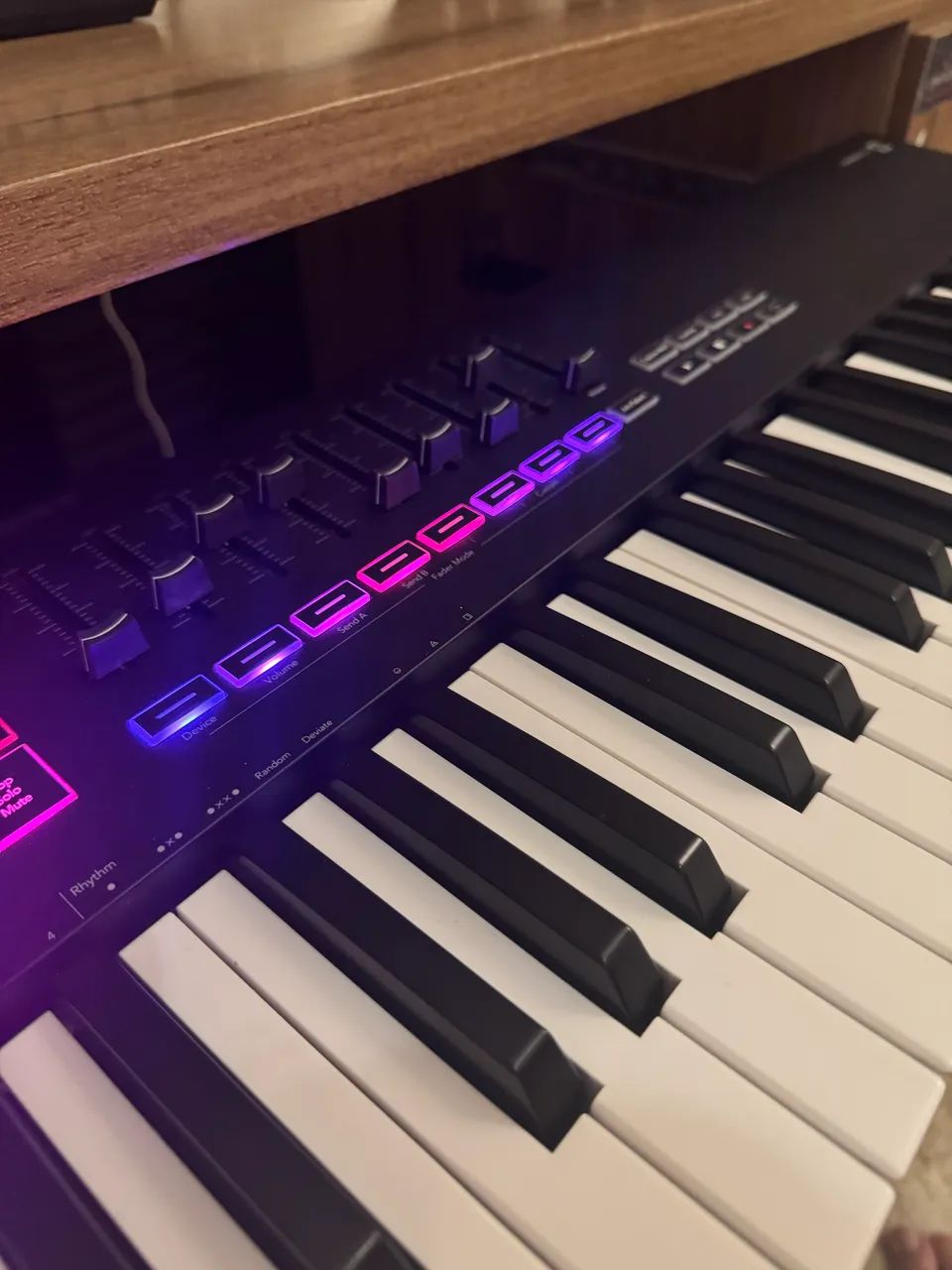 Teclado Novation Launchkey MK3 61 teclas  - Foto 2