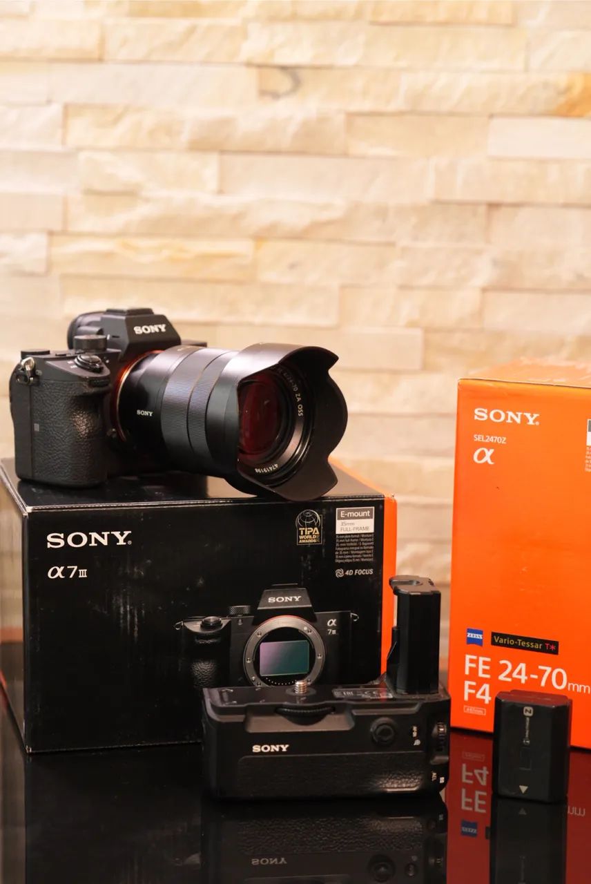 Camera Sony A7III COM lente Sony 24-70 f/4 Zeiss + grip ORIGINAL