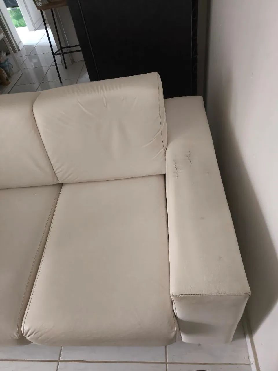 SOFÁ EM COURO BRANCO 65568124633603124