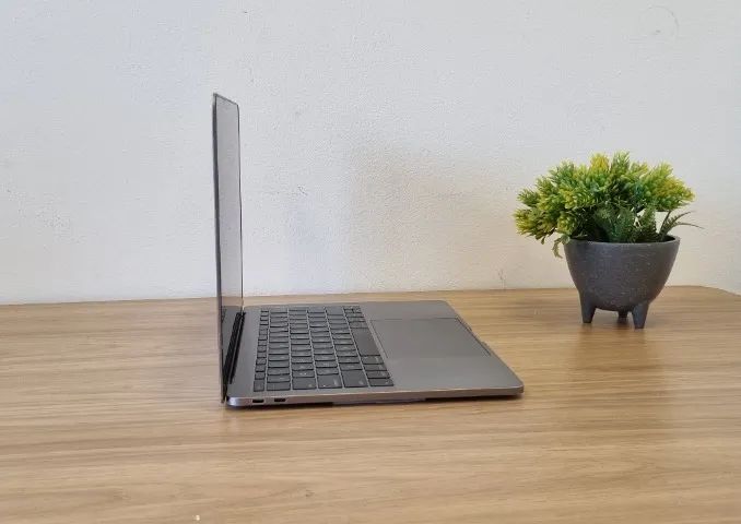 Apple MacBook Pro 2017 - Core i5 | 256GB SSD | 8GB LPDDR3 | 13.3" - Foto 4