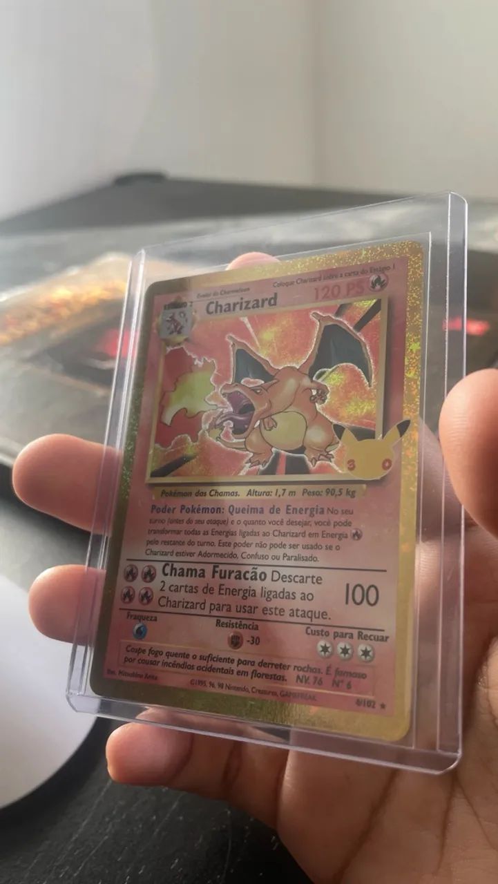 Carta Charizard edição 30 anos - Foto 3