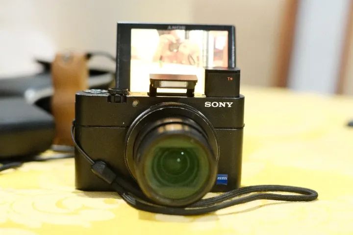 Sony RX100 V Camera (Complete)65606297400449123
