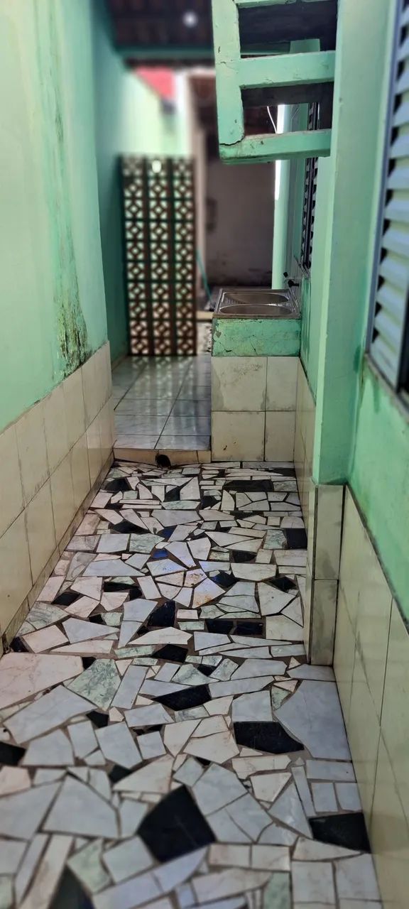 Alugo casa pequena  Araés
