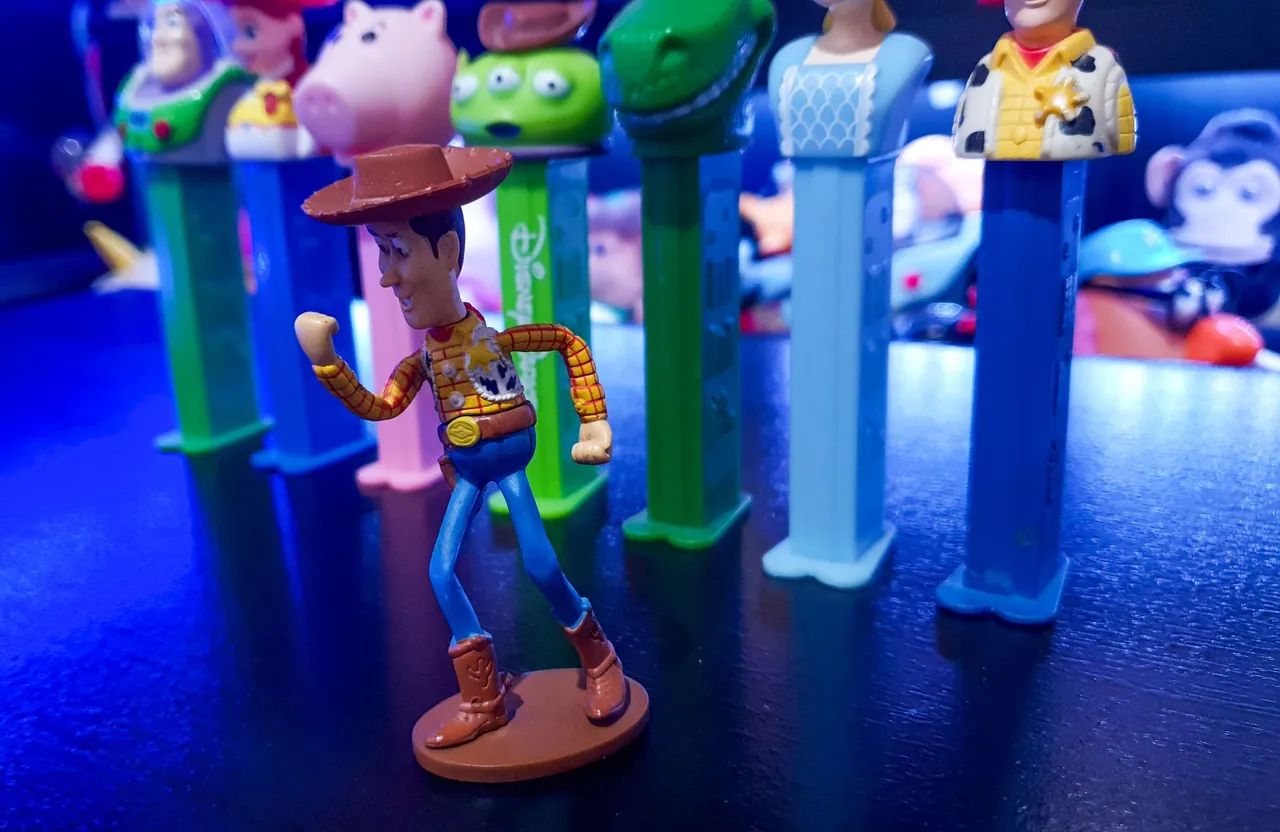 Toy Story coleção de Pez Dispenser+Brinde Mini Woody  - Foto 2