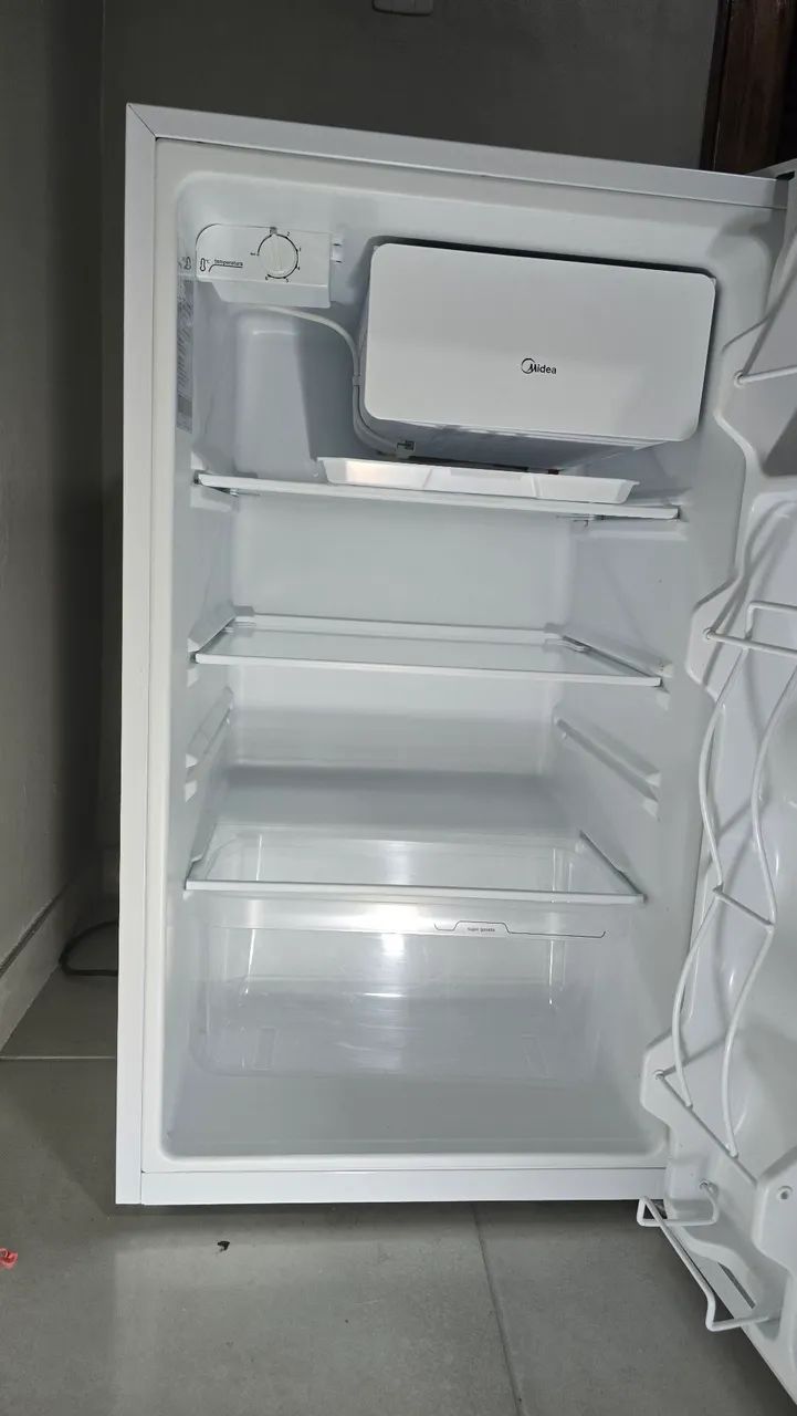 FRIGOBAR MIDEA 124L - Praticamente Novo POR 900 REAIS - Foto 3