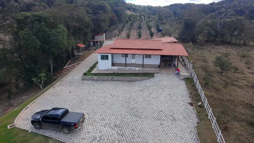 Sitio com casa Piedade dos Gerais /MG.