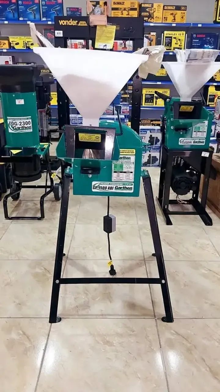 Forrageira Triturador Elétrica de 1.5hp mono C/ Peneiras Garthen (Nova)