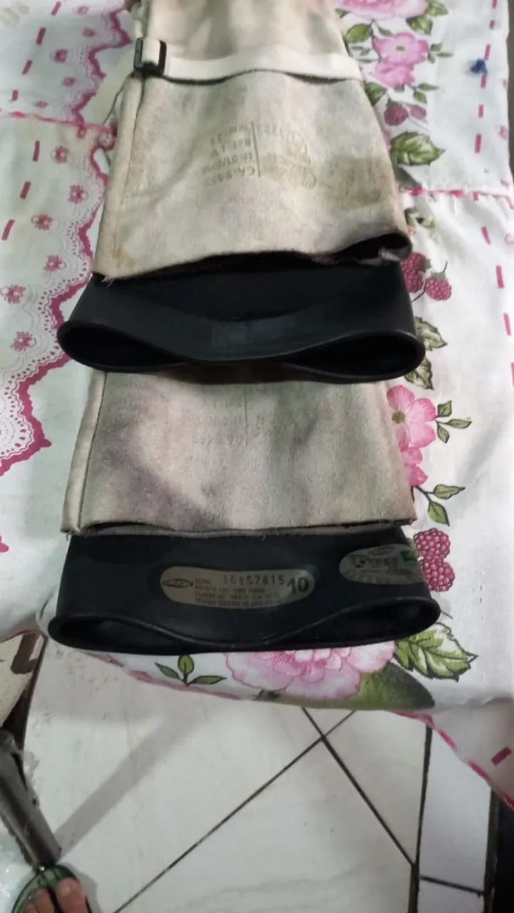 Vendo luvas isolantes , de baixa tenção 1000v e luva de alta tenção 13.800v , 