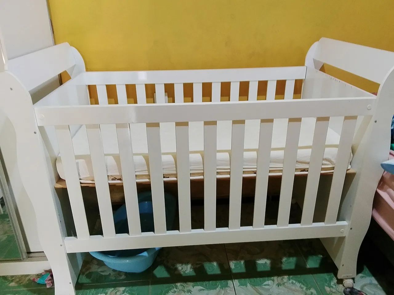 Vendo esse lindo berço acompanhado com colcha 