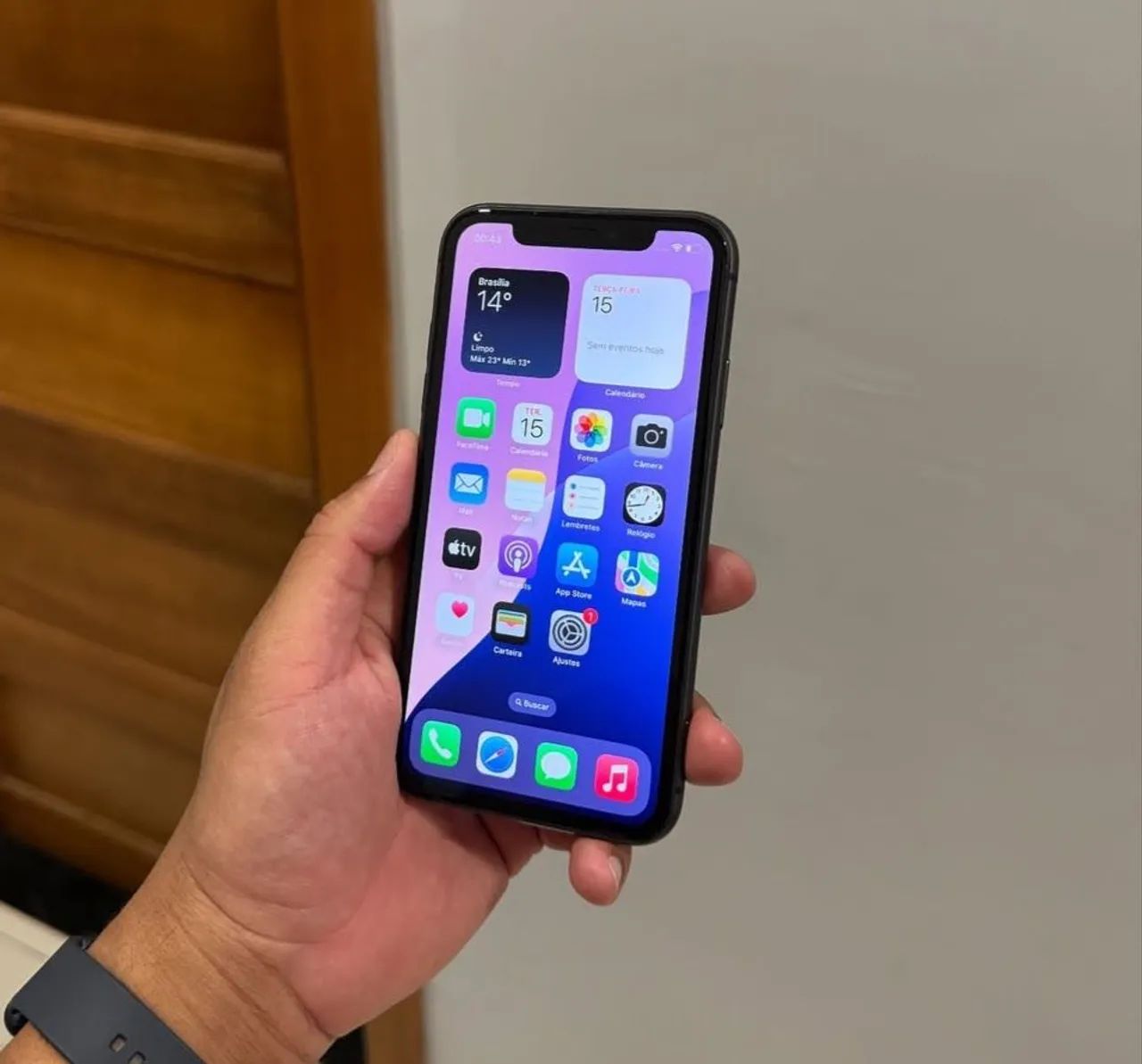 iPhone 11 preto 64GB Face id ok aceito troca! - Celulares e