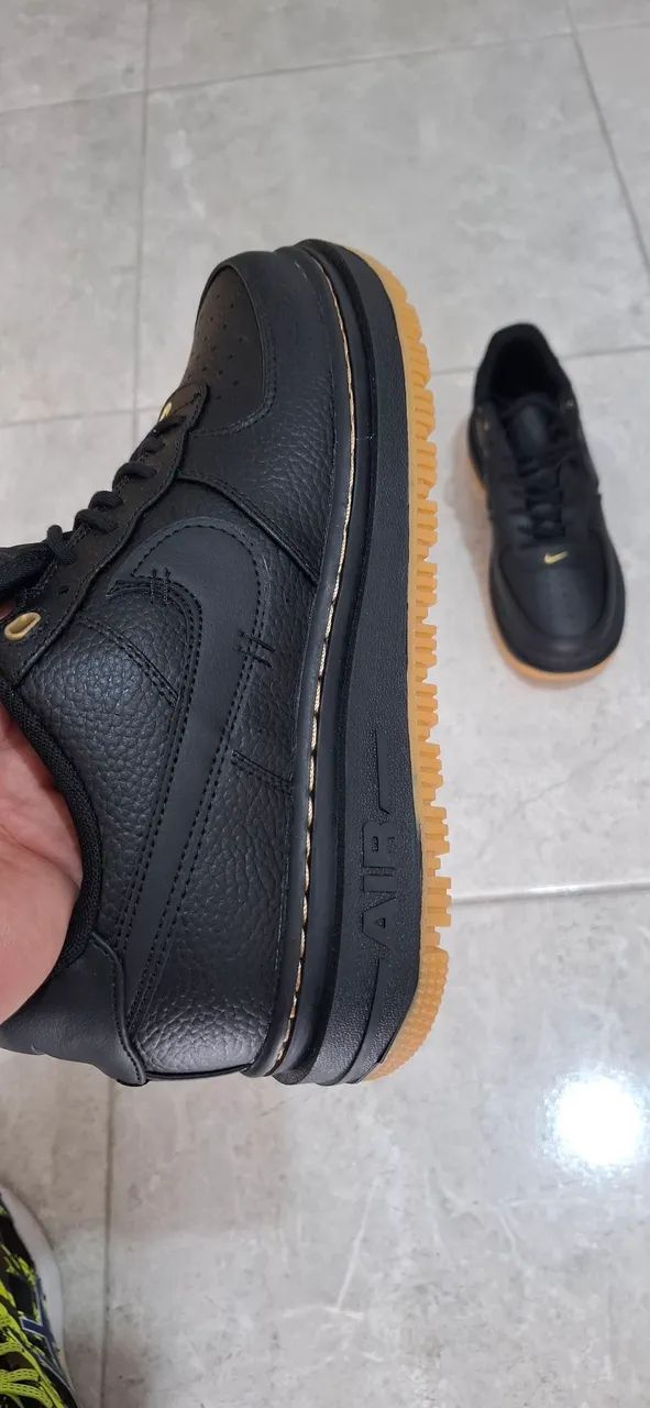 Tenis NIKE AIR FORCE ONE LOW Número 42 - Foto 3