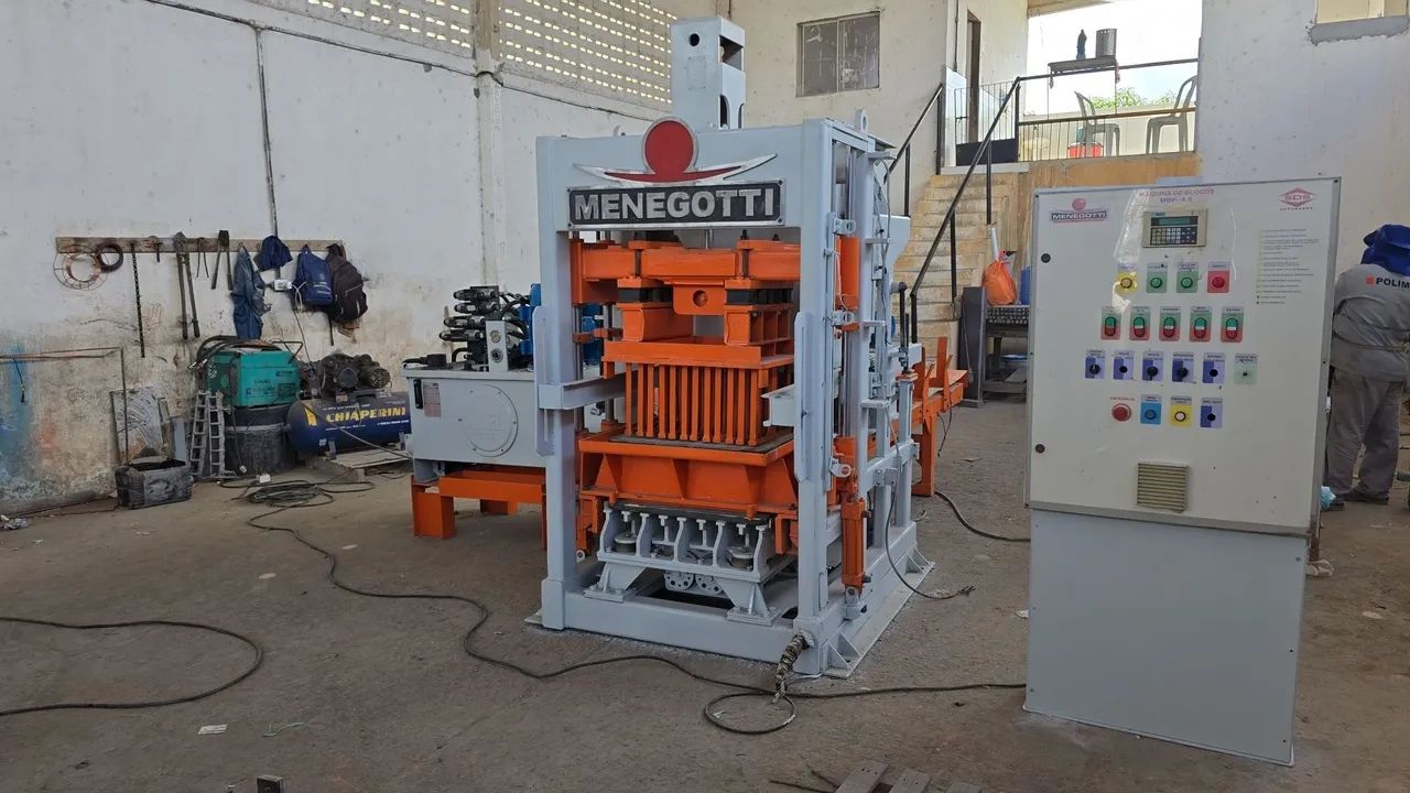 Máquina de fabricação de pisos intertravados MB4 automática reformada - Foto 3