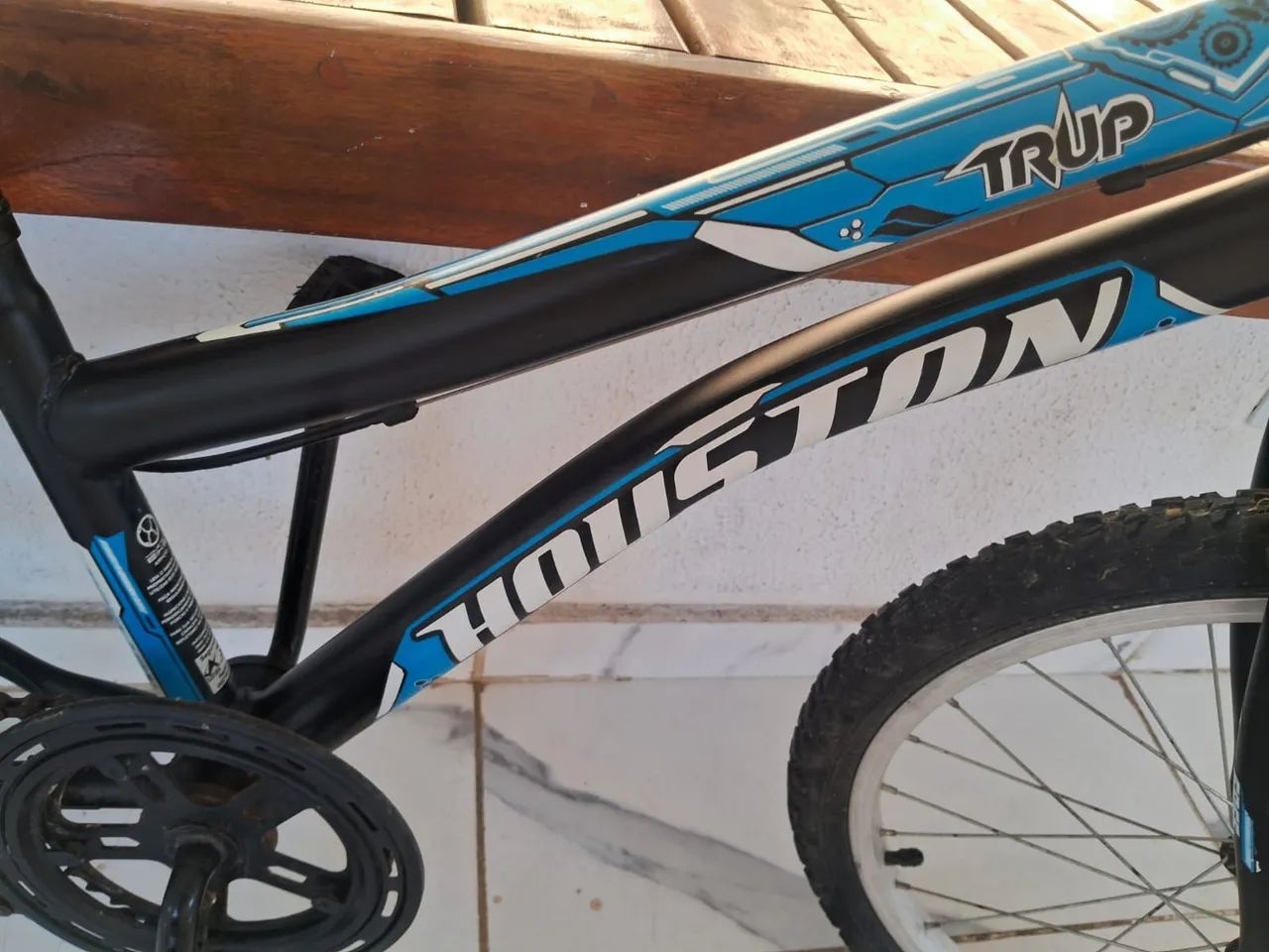 Bicicleta infantil aro 20 (Semi nova) - Foto 3