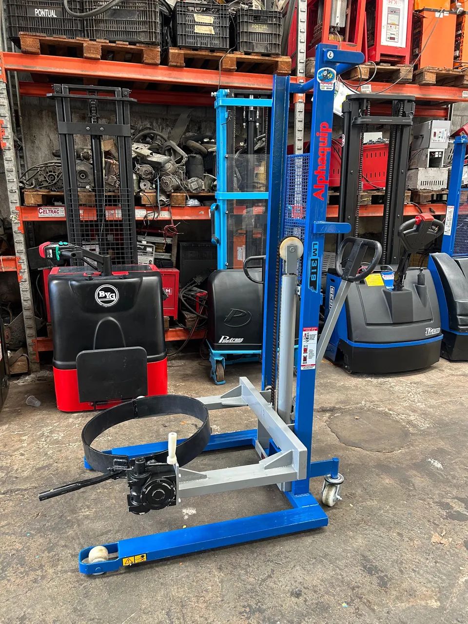 Empilhadeira vira tambor  - Foto 4