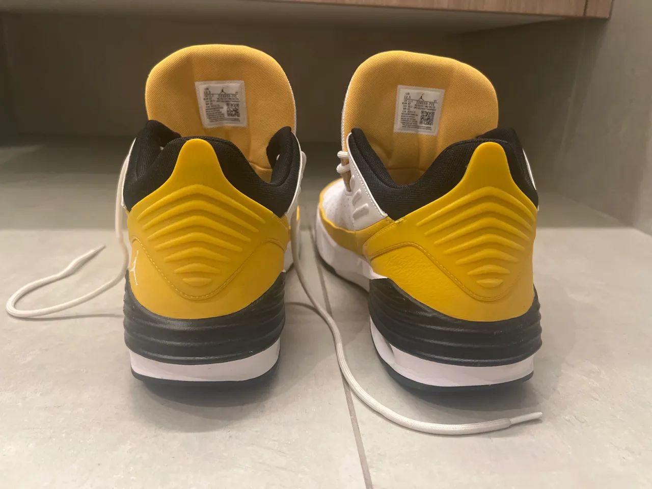 Air jordan max aura 4