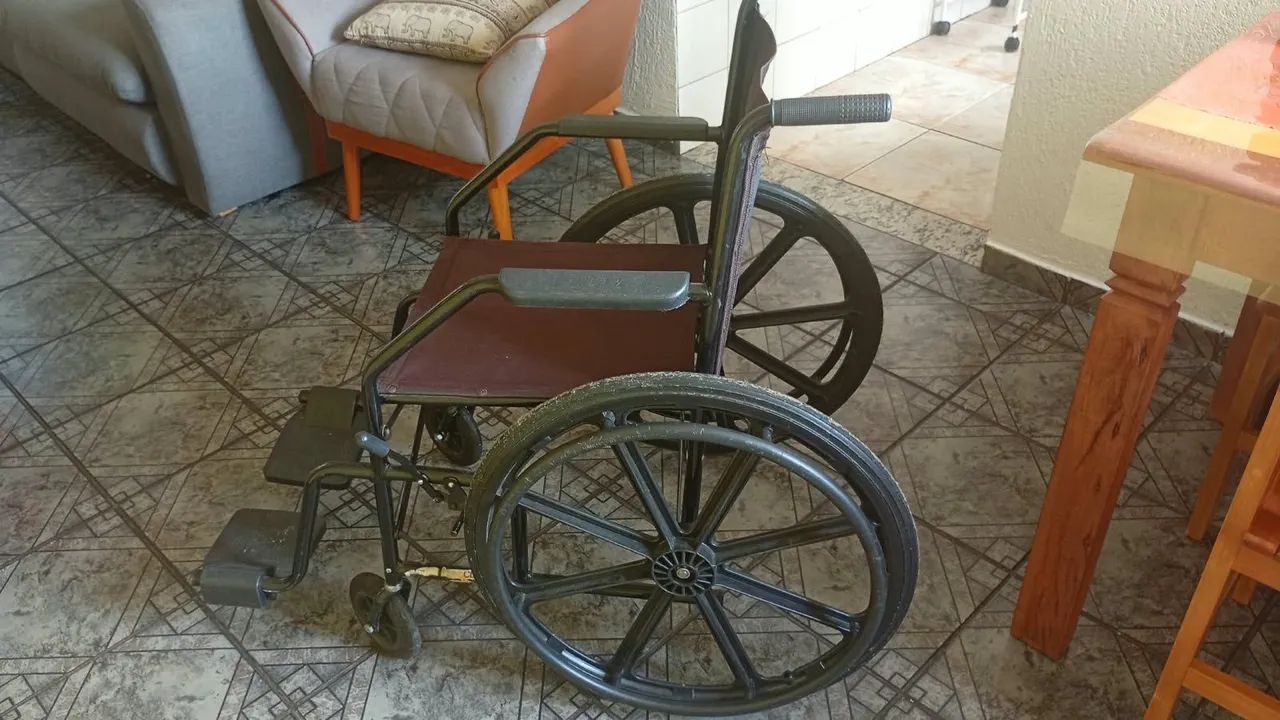 Cadeira de Rodas - Foto 2