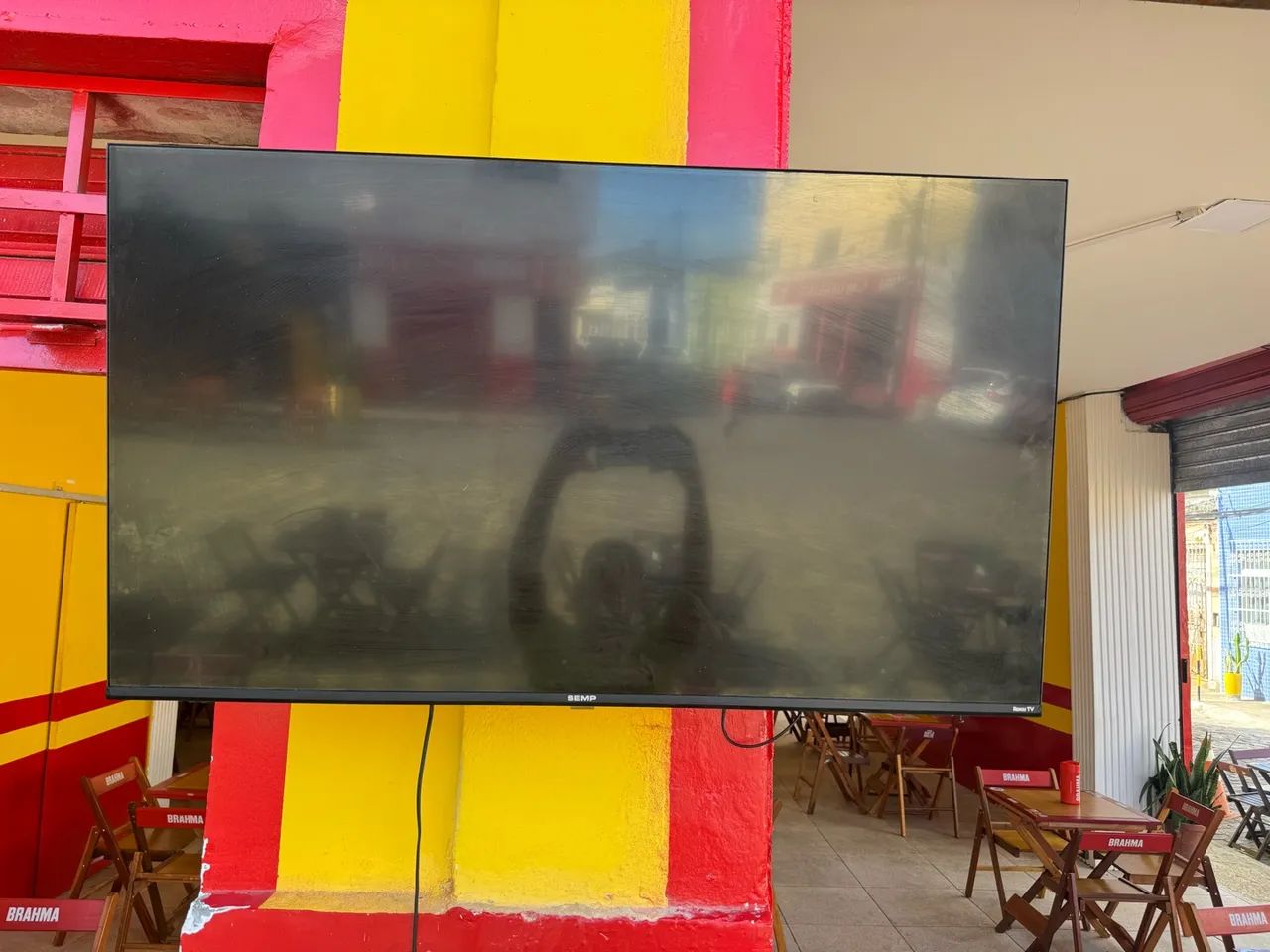 Vendo essa televisão da marca Roku, de 55 polegadas  - Foto 2