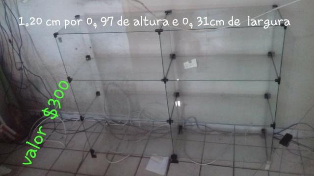 Vitrine de loja toda de vidro
