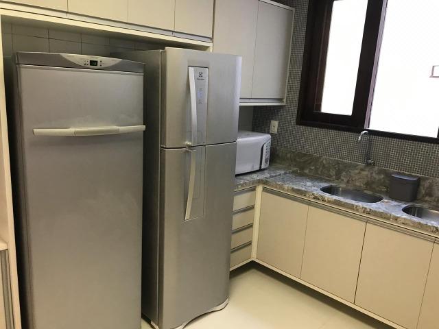 Maravilhosa casa com 5 suites e piscina no Itaigara ! totalmente mobiliada - Foto 3