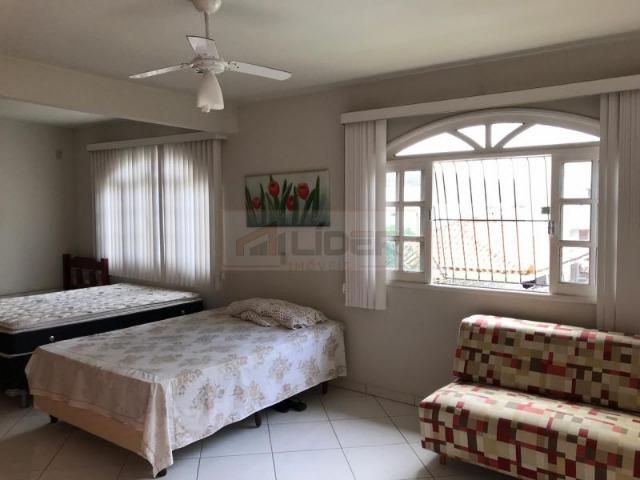 Casa com Ampla Área Sobre Dois Lotes (Esquina) - Foto 3