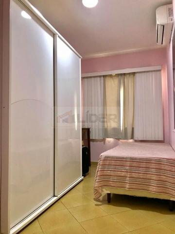 Casa com Ampla Área Sobre Dois Lotes (Esquina) - Foto 6