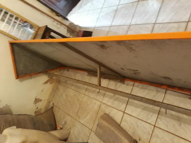 Toldo laranja vertical com estrutura de ferro - Foto 4