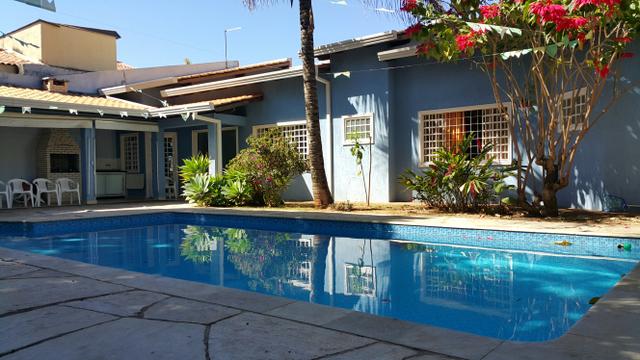 Casa 2quartos suíte piscina churrasqueira rua 1 jóquei condomínio fechado