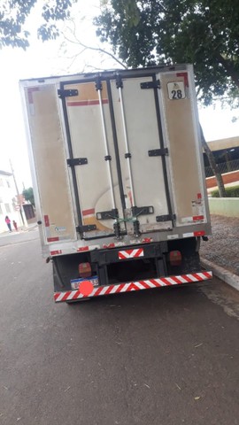 CAMINHAO REFRIGERADO