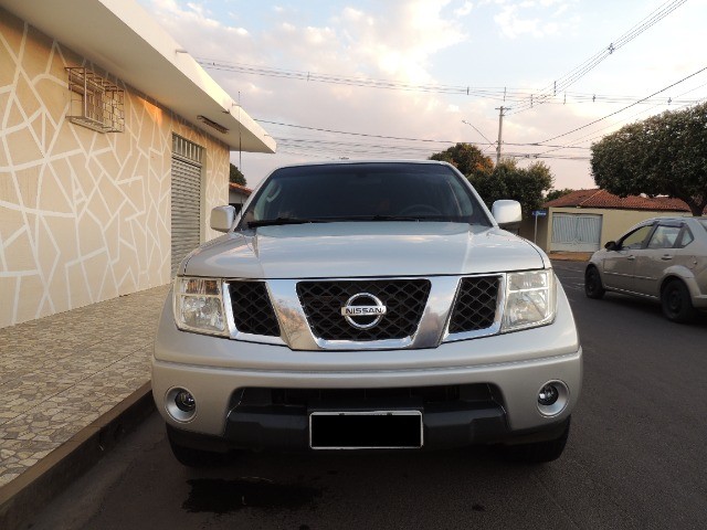 NISSAN FRONTIER SE