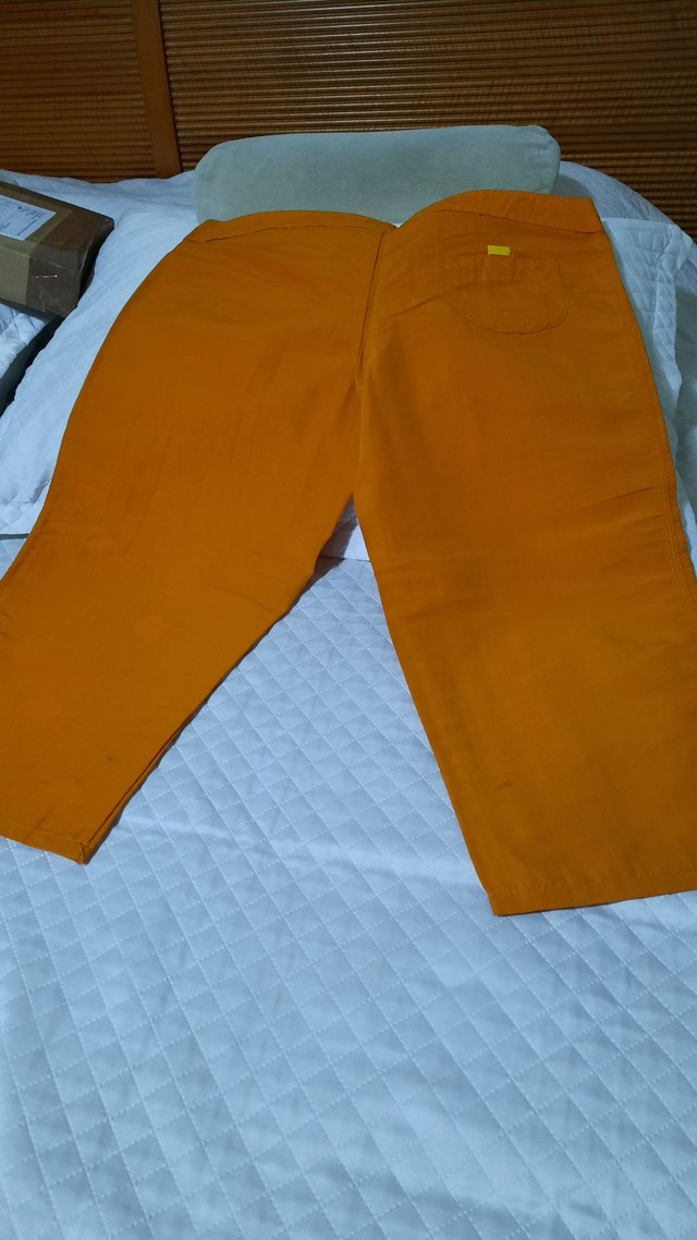 Calças Capri em tactel. Tam. 42 e 44. 30,00 cada - Foto 3