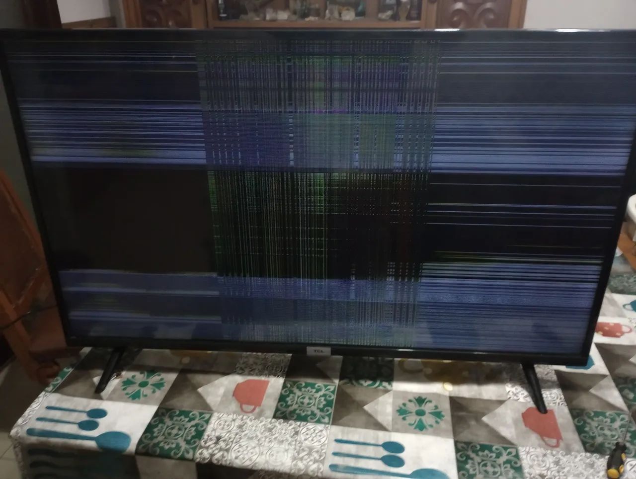 TV TCL com defeito na tela