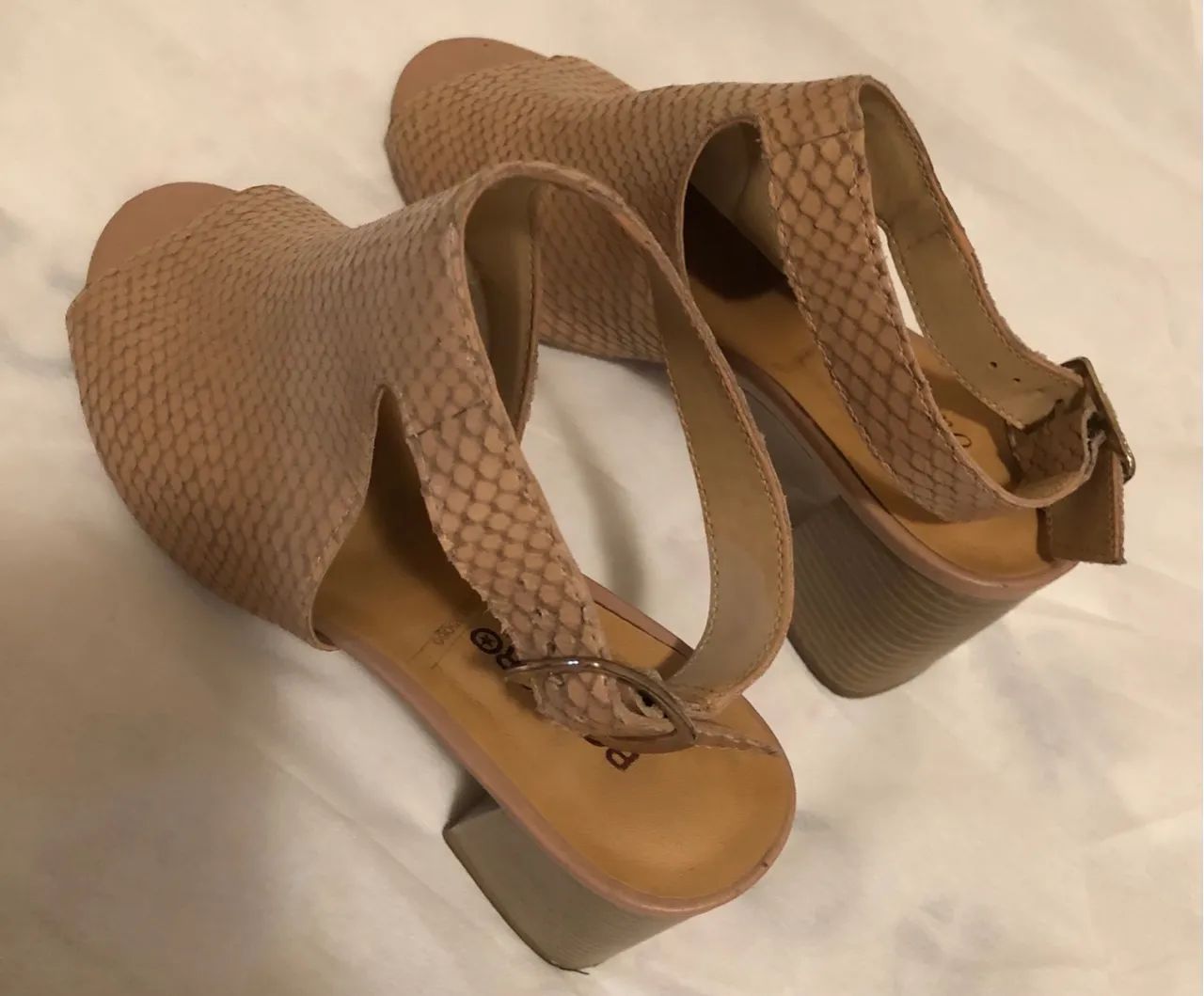 Linda sandália marca Botero, super nova, pouco usada, número 35 - Foto 3