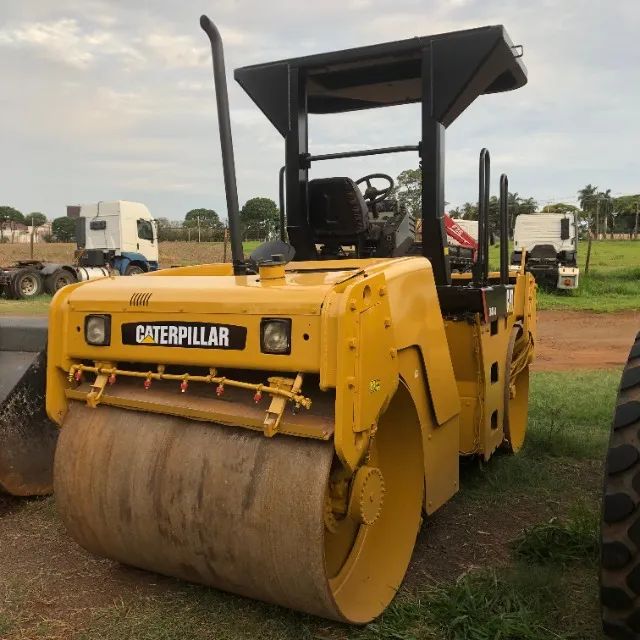 Rolo Compactador Caterpillar CB 434D ano 2011 - Foto 2