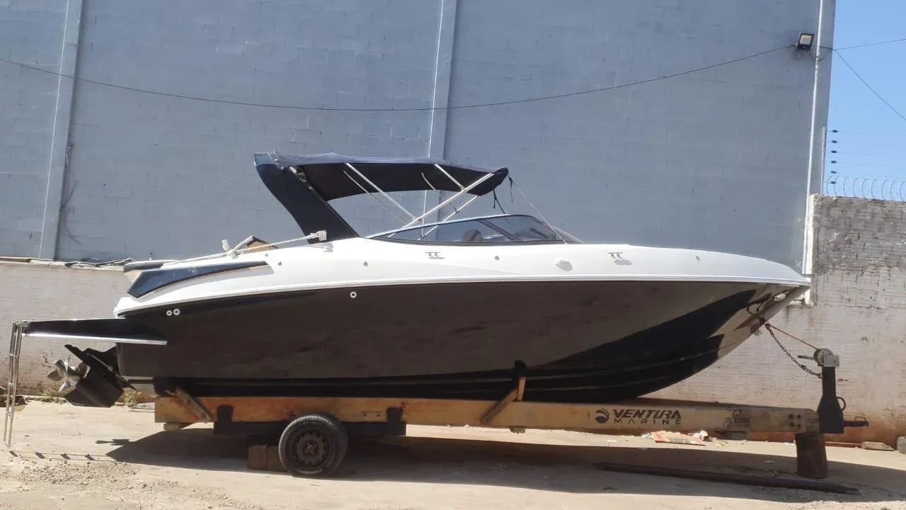 Lancha Ventura 270 com banheiro  - Foto 5