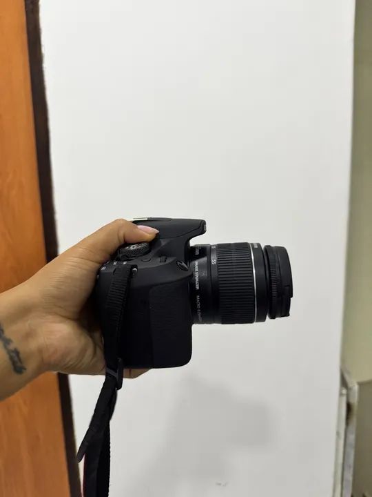 Câmera Canon EOS Rebel T7 DSLR com Lente - Foto 2
