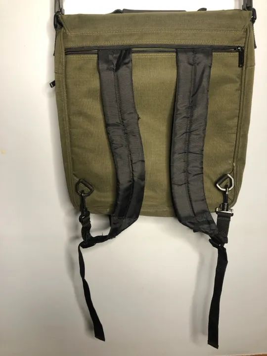 Mochila 2 em 1 lona verde - Foto 3