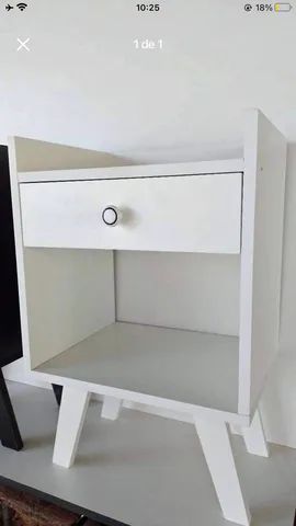 Mesa de cabeceira (criado mudo)