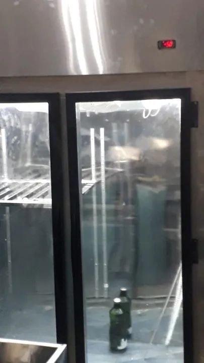 Cervejeira expositora com portas de vidro vertical. - Foto 2