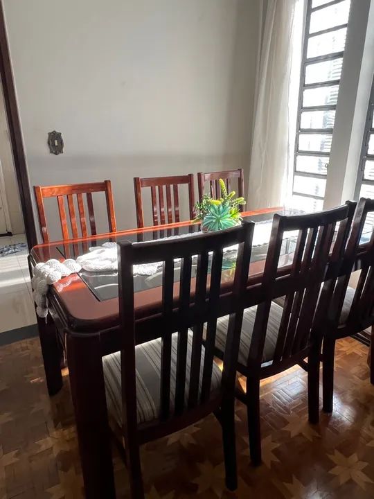 Mesa de jantar em mogno 6 lugares