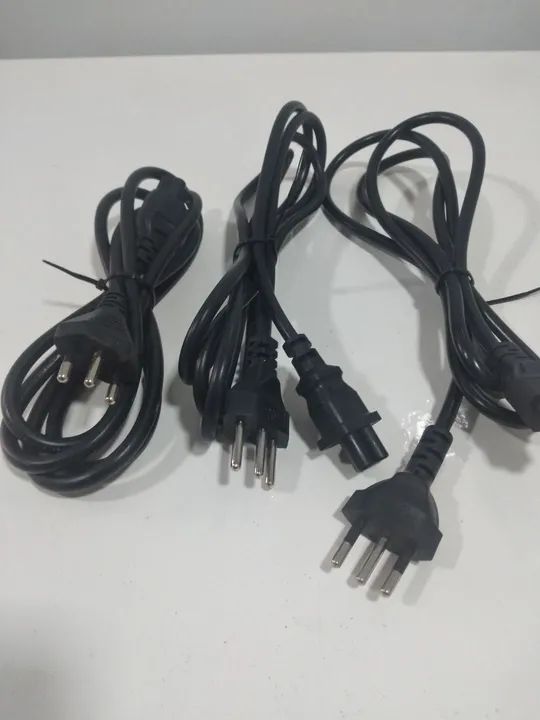 Cabos de energia tripolar e cabos rj45 