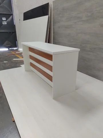 mesa reta com detalhe canelado branca 150cm