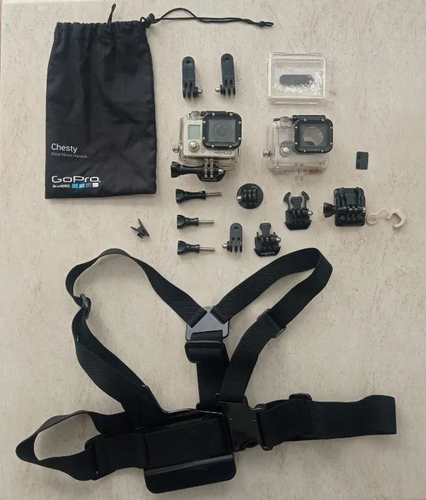 Go pro hero 3 com boa preservação e vai com todos os acessórios disponíveis.