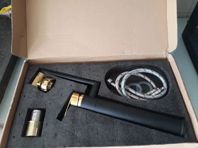 Torneira agua fria e quente da marca Faucet, nova, sem uso!