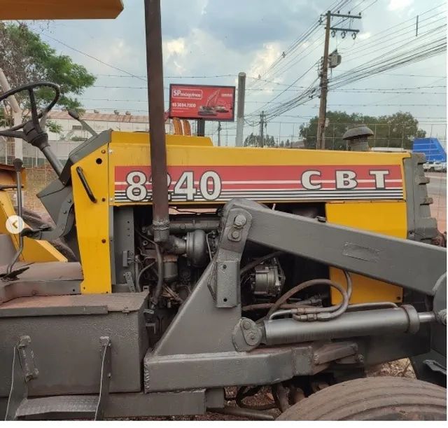 Trator CBT 8240 com Conjunto