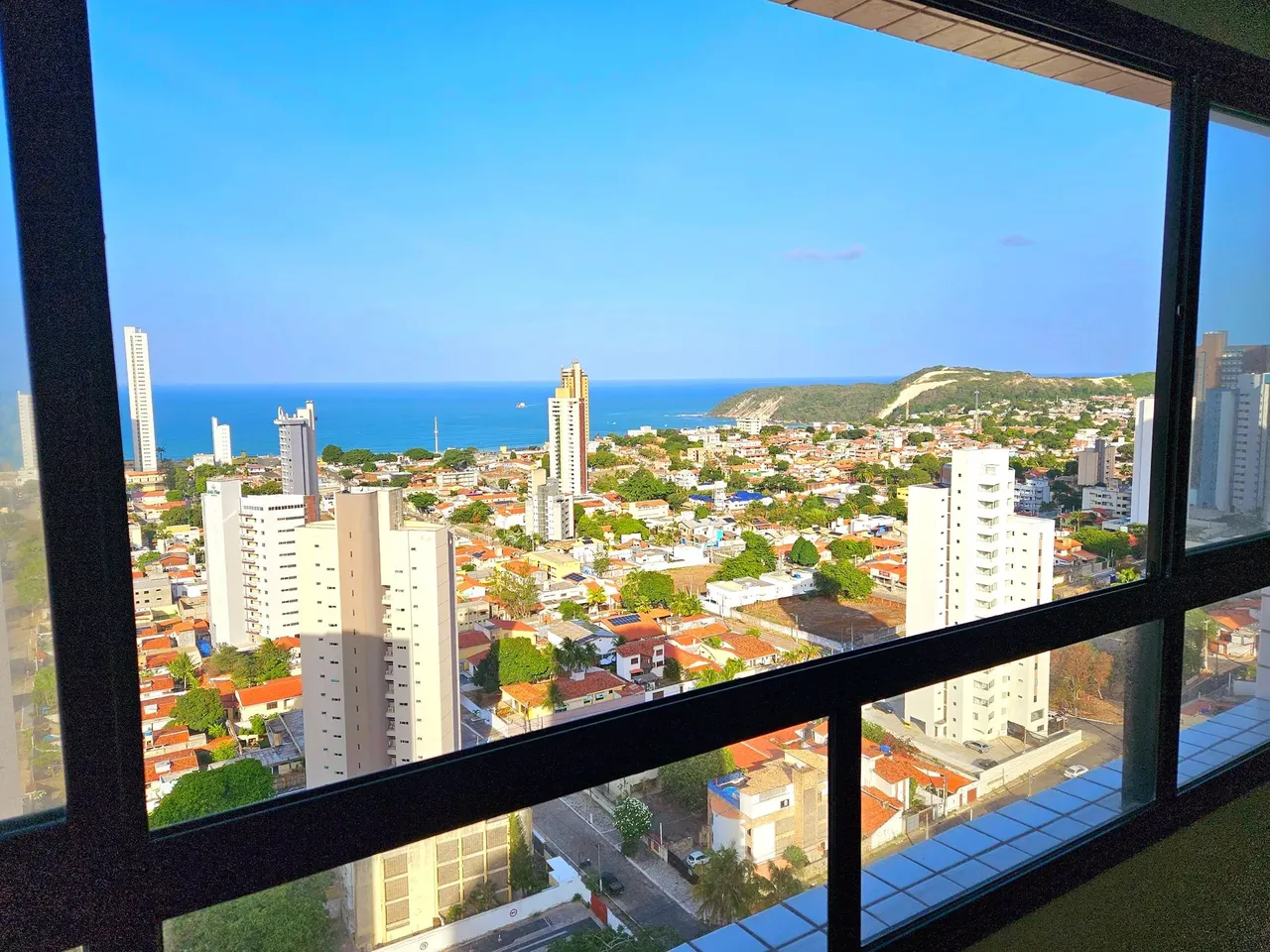 Lindo apart. mobiliado de 54 m² no Ed. Studio da Praia em Ponta Negra, andar alto