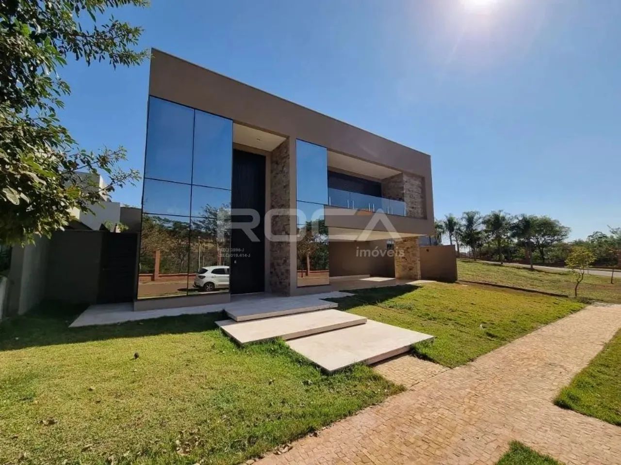 Casa de Alto Padrão com 4 suítes no condomínio Alphaville, em Ribeirão Preto.